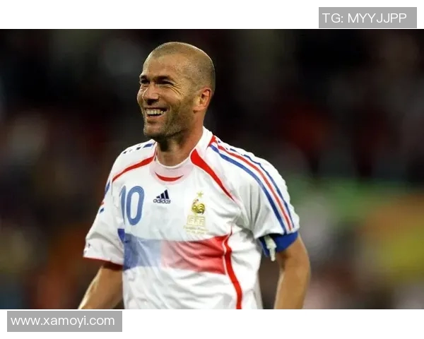 哪位足球明星在场上场下都展现出专情与魅力的完美形象呢