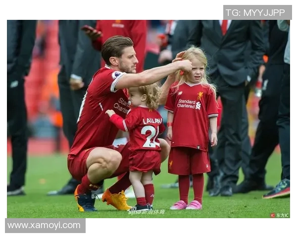 足球明星在小球场上展现风采的精彩瞬间与激情时刻的完美结合